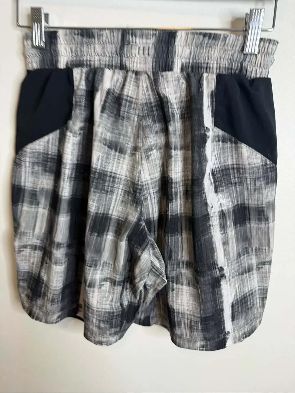 lululemon athletica Black and Gray Plaid Performance Shorts size small